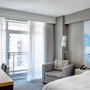 Corner King Room